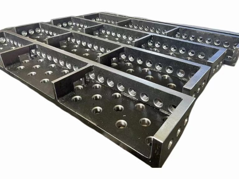 Čo skutočne robí najlepší zvárací stôl z ocele alebo liatiny